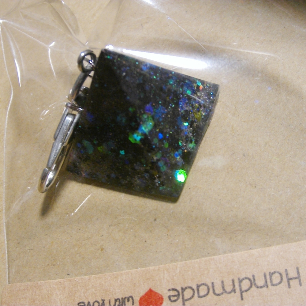 Pyramid keychain glitz blue green